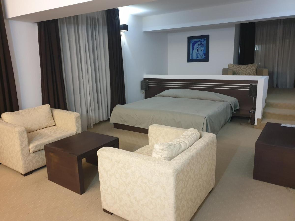 Hotel Presidivm Palace Lovech Esterno foto