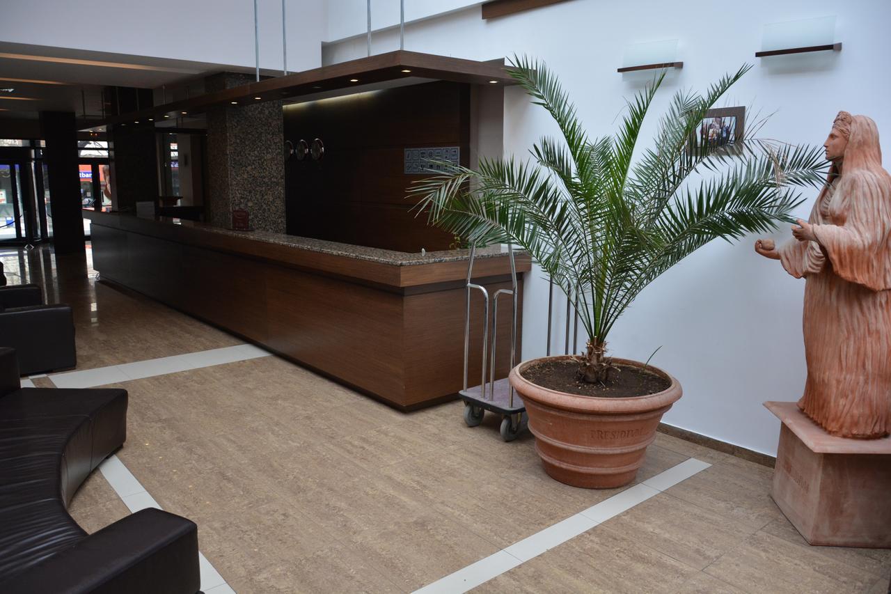 Hotel Presidivm Palace Lovech Esterno foto