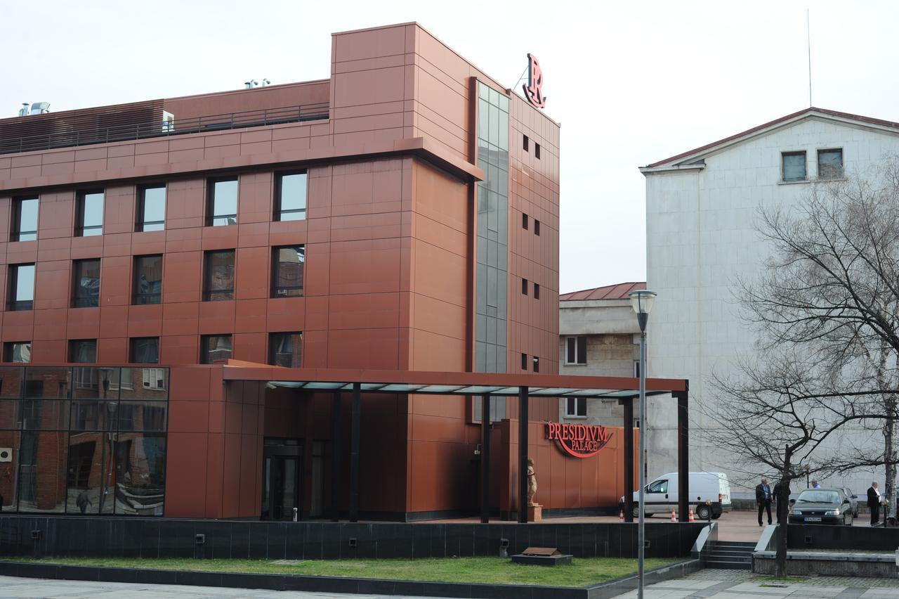 Hotel Presidivm Palace Lovech Esterno foto