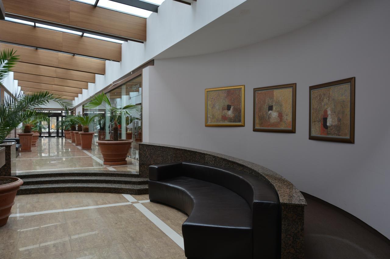 Hotel Presidivm Palace Lovech Esterno foto