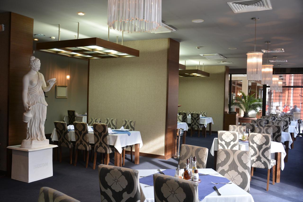 Hotel Presidivm Palace Lovech Esterno foto